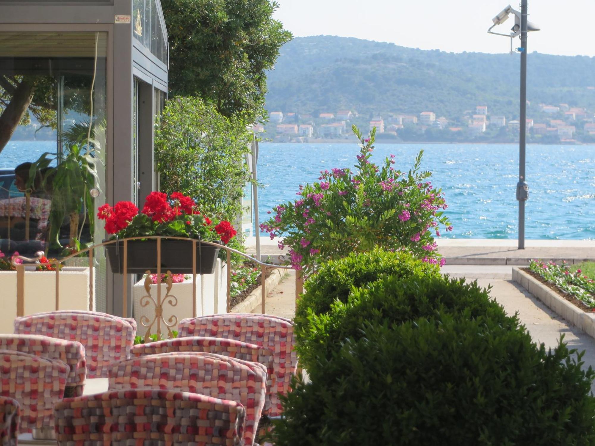 Filipovic Apartments With Pool Biograd Na Moru Esterno foto
