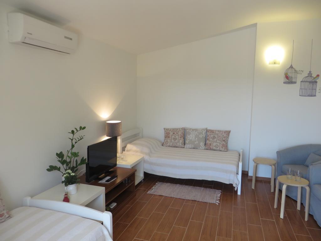 Filipovic Apartments With Pool Biograd Na Moru Esterno foto