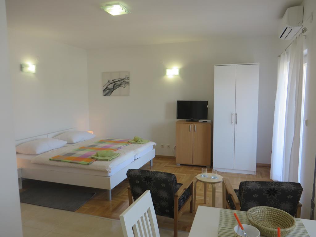 Filipovic Apartments With Pool Biograd Na Moru Esterno foto