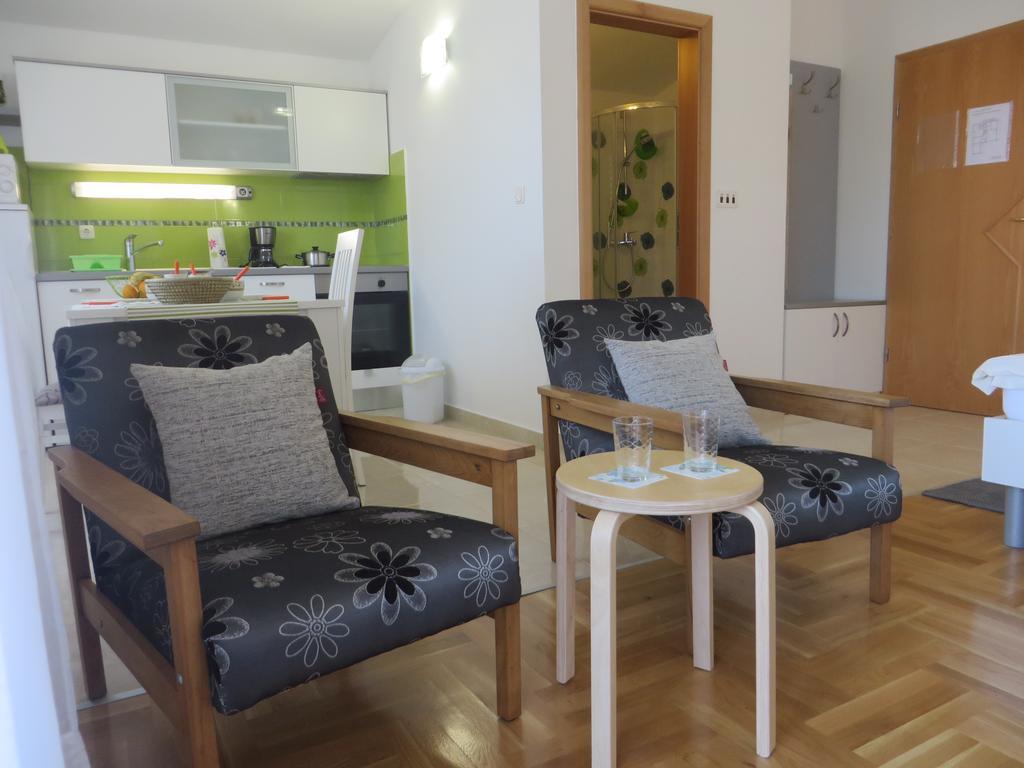 Filipovic Apartments With Pool Biograd Na Moru Esterno foto