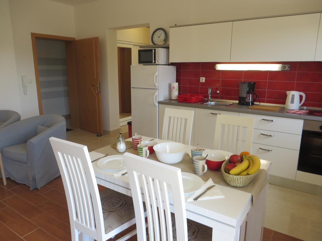 Filipovic Apartments With Pool Biograd Na Moru Esterno foto